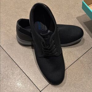 Men's black sneakers